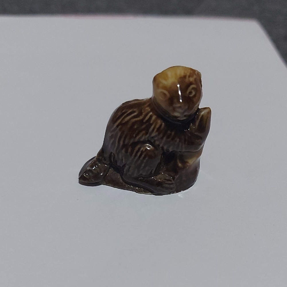 1970s Red Rose Tea Beaver Brown Ceramic Small Figurine